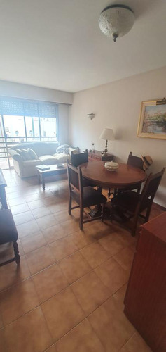 Vendo Departamento En Zona Centro 2 Ambientes Con Balcon A La Calle - Maral 47