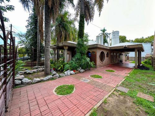 Casa De 3 Dormitorios Con Jardín En Alberdi