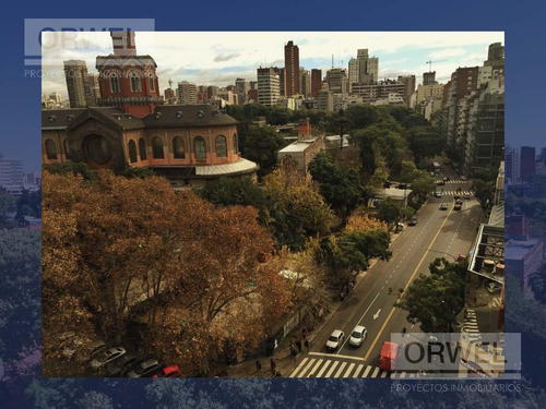 Edificio En Block Con Vistas De Lujo!