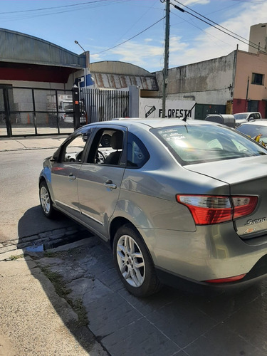 Imagen 3 de 16 de Fiat Grand Siena Essence 1.6 16v 2013 -chocado-