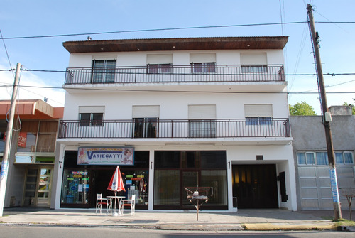 Edificio De Departamentos Con Locales Comerciales En Santa Teresita.