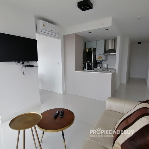 Apartamento En Venta, Piso Alto Con Vista Al Mar - Ref: 740