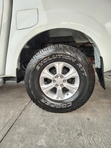 Nissan NP300 Frontier 2.5 Le Aa Mt