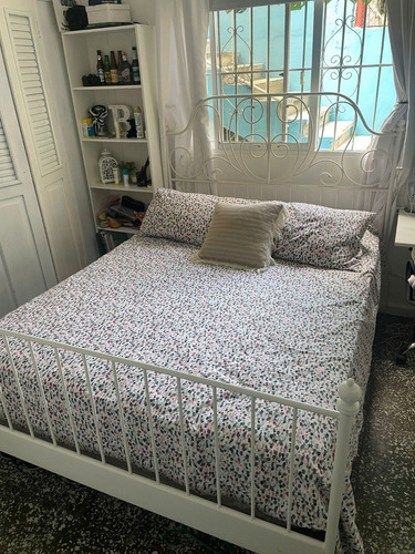 Imagen 2 de 3 de Cama Queen + Colchón + Juego De Colcha Reversible