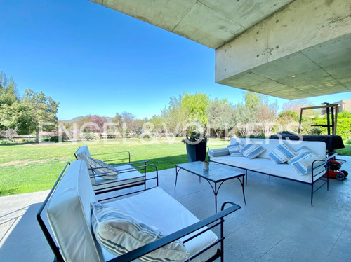 Luminosa Casa En Condominio Las Brisas
