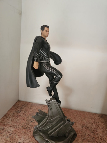 Superman Black Suit Art Scale 1/10  La Liga De La Justicia 