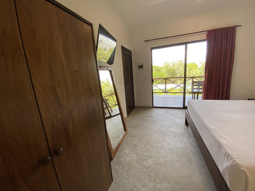 Casa - Hotel En Venta En Tulum, Quintana Roo, Santiago , Con 6 Habitaciones En Excelente Ubicación.