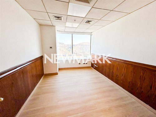 Gran Oficina Remodelada En Espectacular Barrio Financiero
