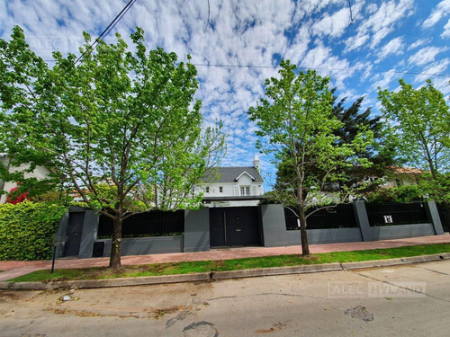 Imagen 2 de 29 de Casa 7 Ambientes En Venta - Acas.-vias/libert.