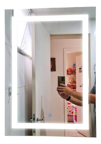 Espelho Jateado Iluminado Com Led E Touch Screen 80x70cm Moldura Branco Frio 6000k Na Vertical