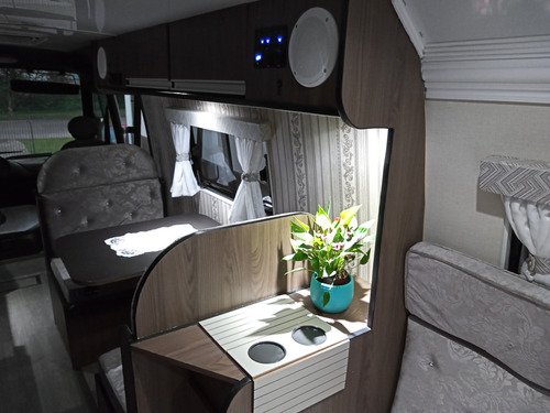 Motorhome A6 Cnh Categoria B Documentado Para 9 Pessoas.