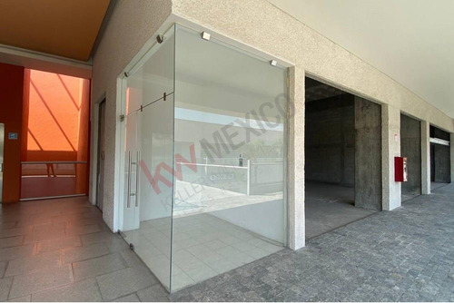 Renta De Local Comercial En Plaza Novum, Jiutepec, Morelos: La Oportunidad Ideal Para Empresas De...