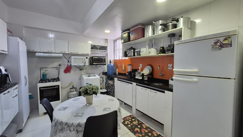 Apartamento 2/4 Com Suíte E Sacada