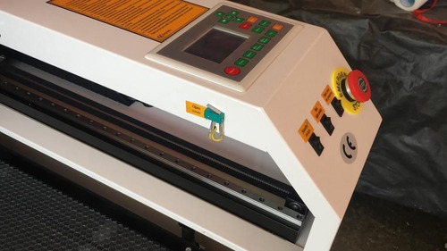 Imagen 3 de 8 de Maquina Cortadora Laser Corte Cnc Co2 Grabado Metal Madera