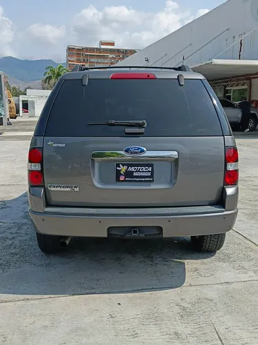 Ford Explorer Xlt 2010
