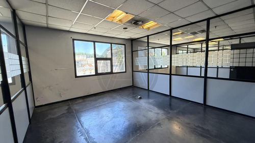 Depósito Con Oficinas 1900m2 En Alquiler - Barracas