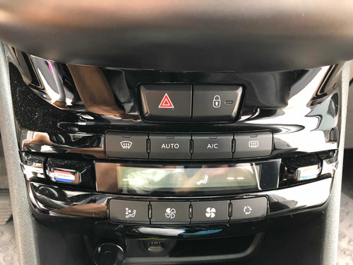 Peugeot 2008 1.6 16v Griffe Flex Aut. 5p 2017