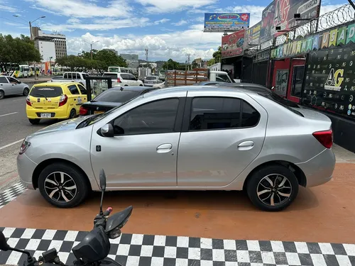 Renault Logan INTENS 1.6 AT