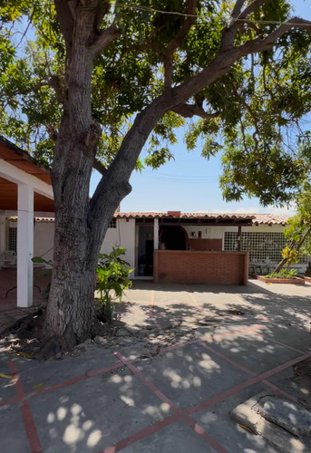 Casa En Venta Av Cancamure Cumana Ideal Para Posada Restaura