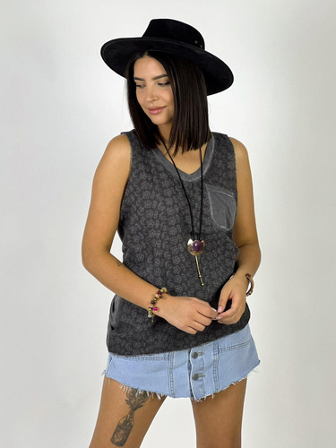 Polera Boho Flores Con Agujeros