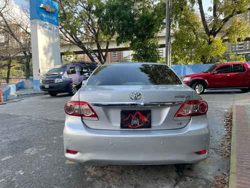Toyota Corolla Sedan 2013