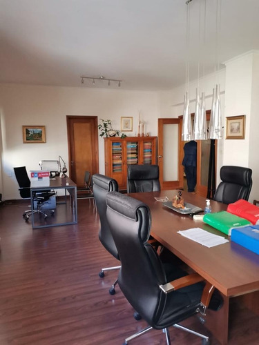 Imagen 4 de 23 de Fina Y Reciclada Oficina O Vivienda Sobre Av. Libertador