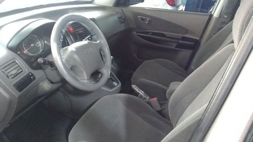 Imagem 7 de 9 de Hyundai Tucson 2010 2.0 Gl 4x2 Aut. 5p