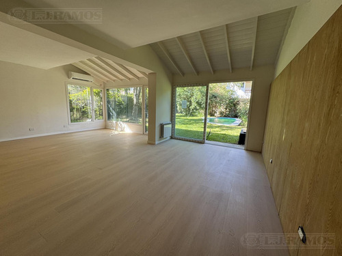 Impecable Casa En Venta A Estrenar , Reciclada A Nuevo, En Excelente Zona Acassuso.