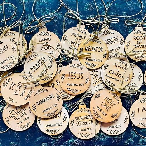 Ornamento Con El Nombre De Jesucristo Nombres De Los Adornos