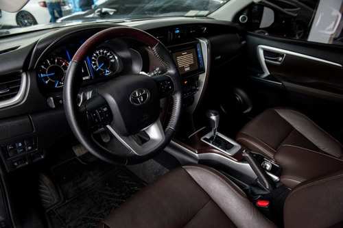 Imagen 8 de 15 de Toyota Sw4 2.8 Srx 4x4 Aut 7 Asientos - Car Cash