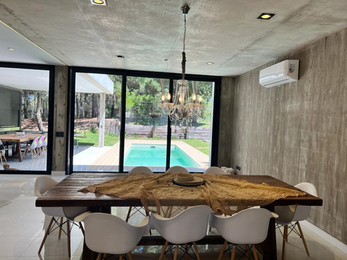 Casa En Alquiler Senderos Iv , Costa Esmeralda , 5 Dormitorios , Piscina Climatizada , Fines De Semana Y Feriados !