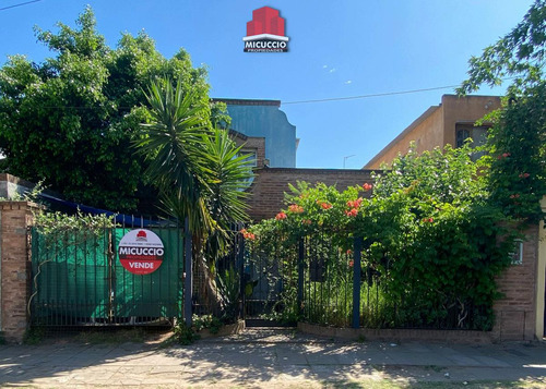 Casa En Venta, Asborno 869, A Una Cuadra Y Media De La Plaza San Martín, Escobar Centro