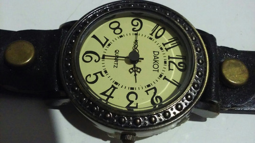 Reloj Quartz Analógico Dakot Dial Amarillo Imperdible
