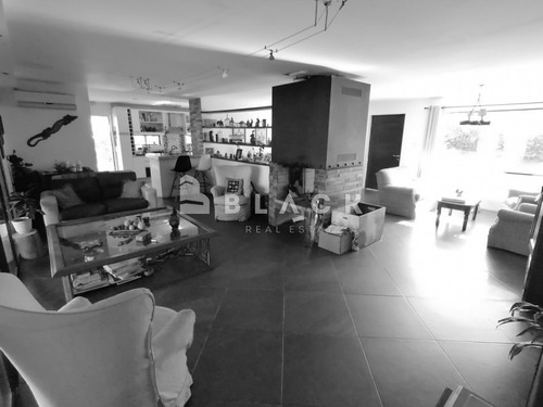 Hermosa Casa En Pinares- Ref: 61