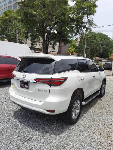 Imagen 4 de 11 de Toyota Fortuner
