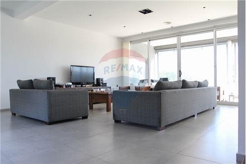 Casa En Venta En Lomas De City Bell