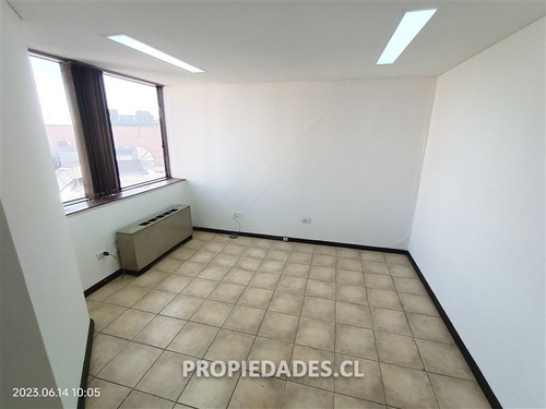 Excelente Oficina En Arriendo Céntrica En Santiago