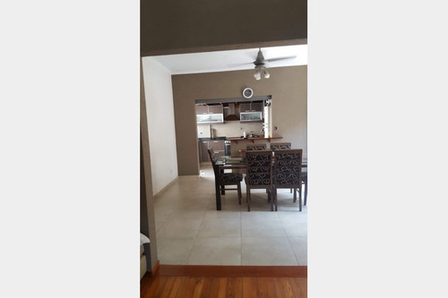 Imagen 4 de 11 de Casa En Venta En Ramos Mejia