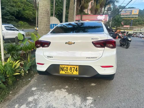 Chevrolet Onix 1.0T Premier Sedan At