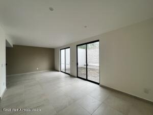 Cañadas Del Arroyo - Venta. Casa De Autor, 3 Recamaras, Sala De Tv