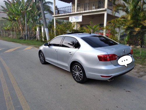 Imagem 2 de 15 de Volkswagen Jetta 2013 2.0 Tsi Highline 4p 200 Hp
