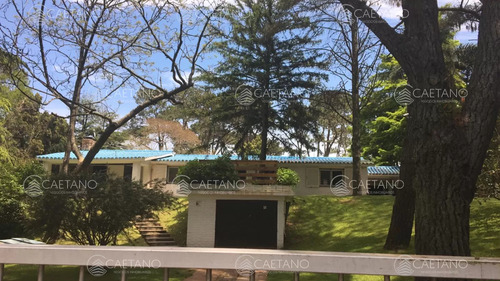 Venta Casa 5 Dormitorios. Jardines De Cordoba, Punta Del Este