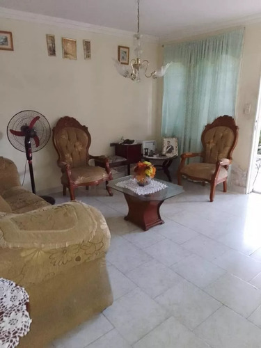 Gm - Se Vende Casa En Charallave De 5 Habitaciones, 3 Baños Y 3 Puestos De Estacionamiento En Urbanización Cerrada Con Vigilancia Privada