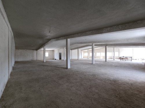 Imagen 4 de 9 de Amplio Local Comercial Con Estratégica Ubicación En La Zona Mas Cotizada De La Ciudad. 04120656408 Cod Mls 23-5576