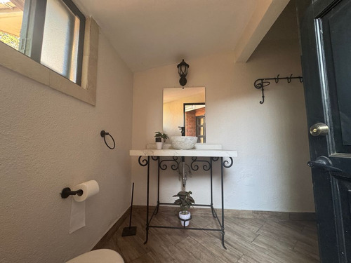 Casa En Venta De 1 Piso En Residencial La Virgen, Metepec, En Frente Del Parque Bicentenario
