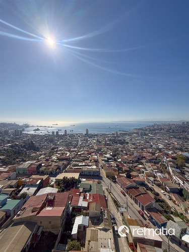 Depto Liquidacion En Venta De 3 Dorm Y 1 Esta. En Valparaíso