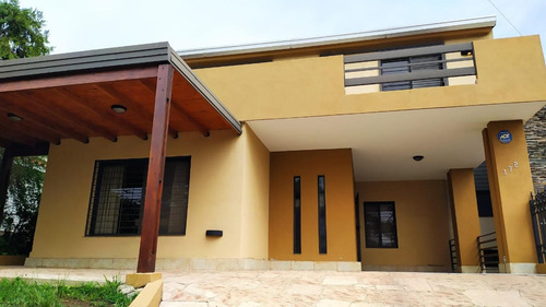 Imagen 2 de 13 de Casa C.paz Barrio Becciu A Cdras Del Ctro