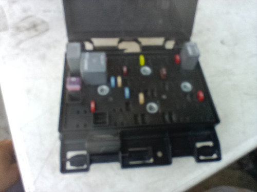 Caja De Fusibles Pontiac G6 05-10. #379-23 (Usado)