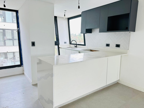 Departamento En Barrio Parque Leloir