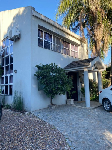 Imagen 2 de 22 de Excelente Casa A La Venta En El Ghiso De 4 Ambientes